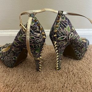 Shi by Journeys Peacock Heels, Size 7